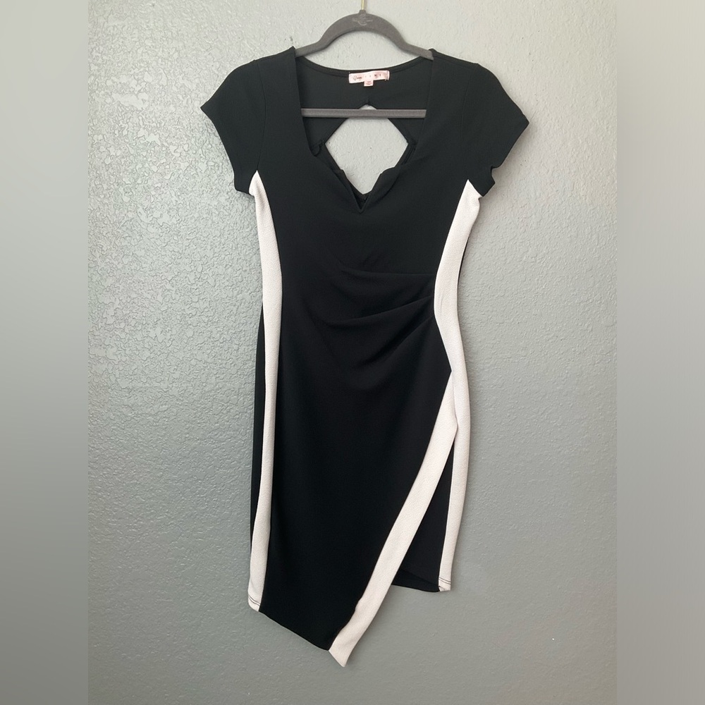 Women Crave Fame Black/White Asymmetrical Dress Size Medium